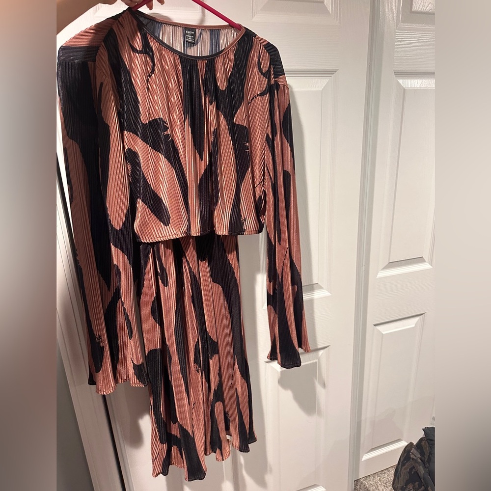 SHEIN Black and Pink Pleated Wide-Leg Jumpsuit - Picture 2 of 3